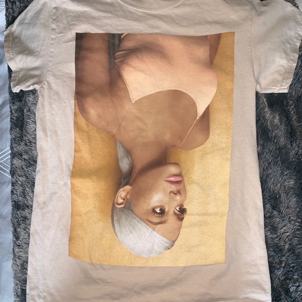 Sweetener T-Shirt ☁️